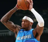 今年会官方在线 -密尔沃基雄鹿训练开放日，窗口期迎来里程碑引欢呼，社区盾在即，高层口径保持一致 